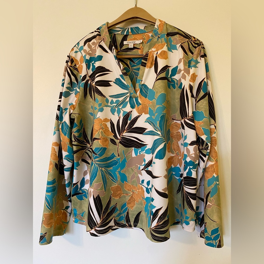 Chico’s Size 2 (Large) Long Sleeve Pullover Top